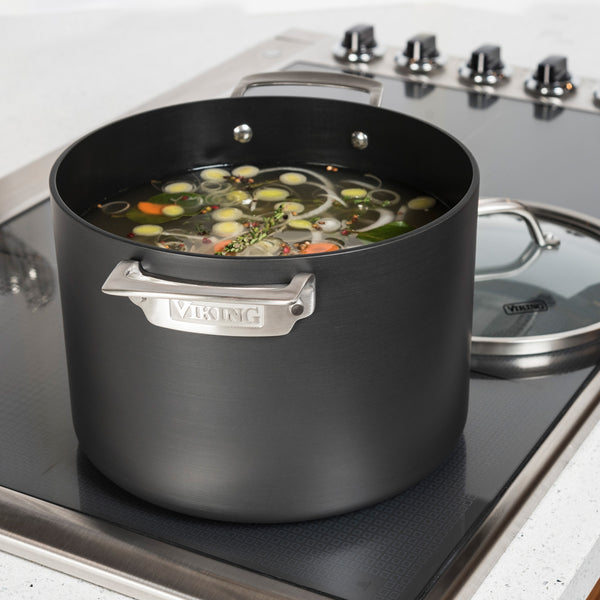 8 quart Stockpot - Whisk