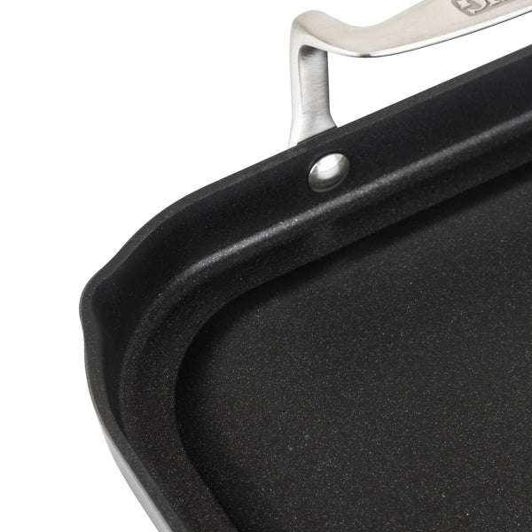 http://www.vikingculinaryproducts.com/cdn/shop/products/40051-1218HANSGriddle_08_grande.jpg?v=1674857685