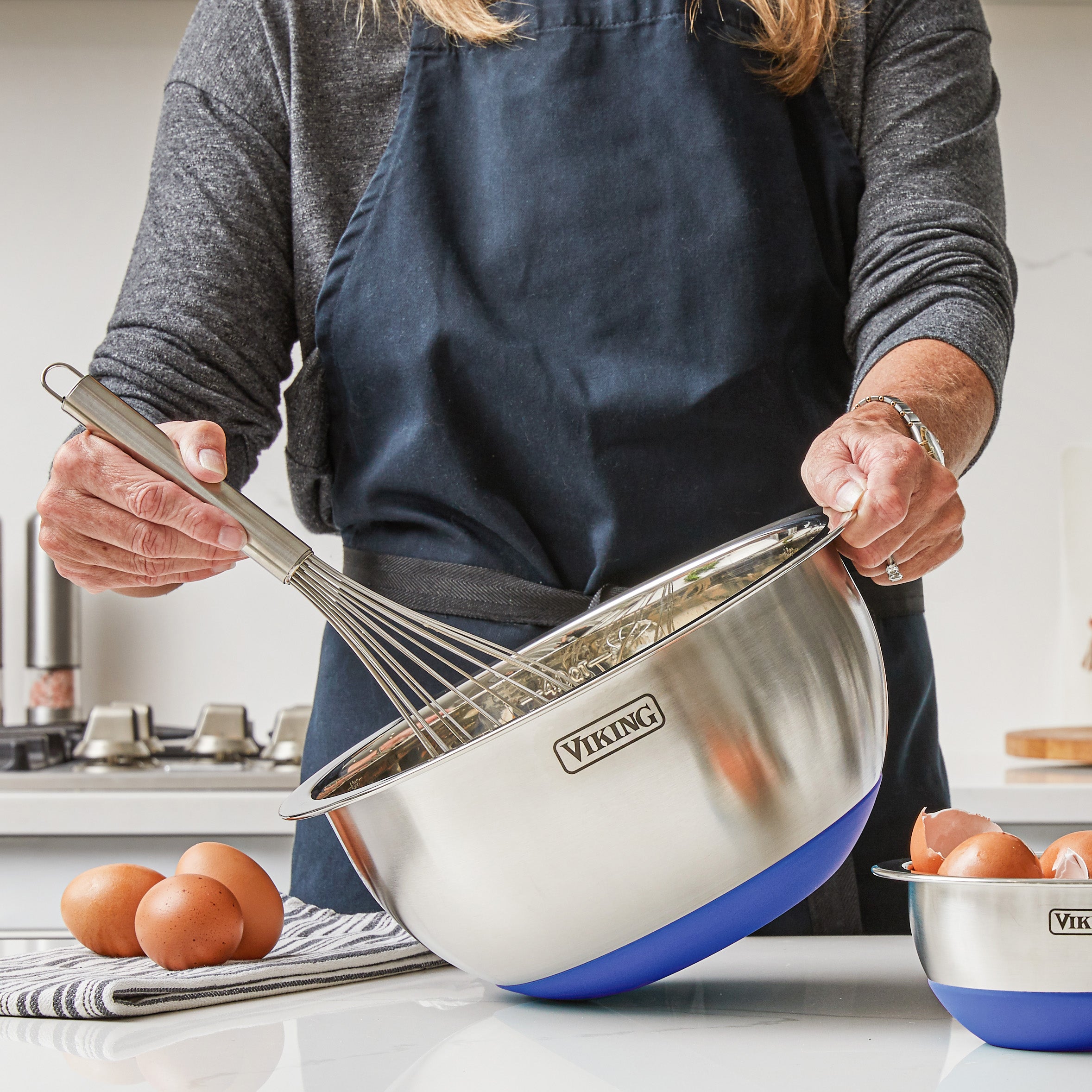 Viking 9-Piece Stainless Steel Mixing Bowl Set with Strainer, Blue